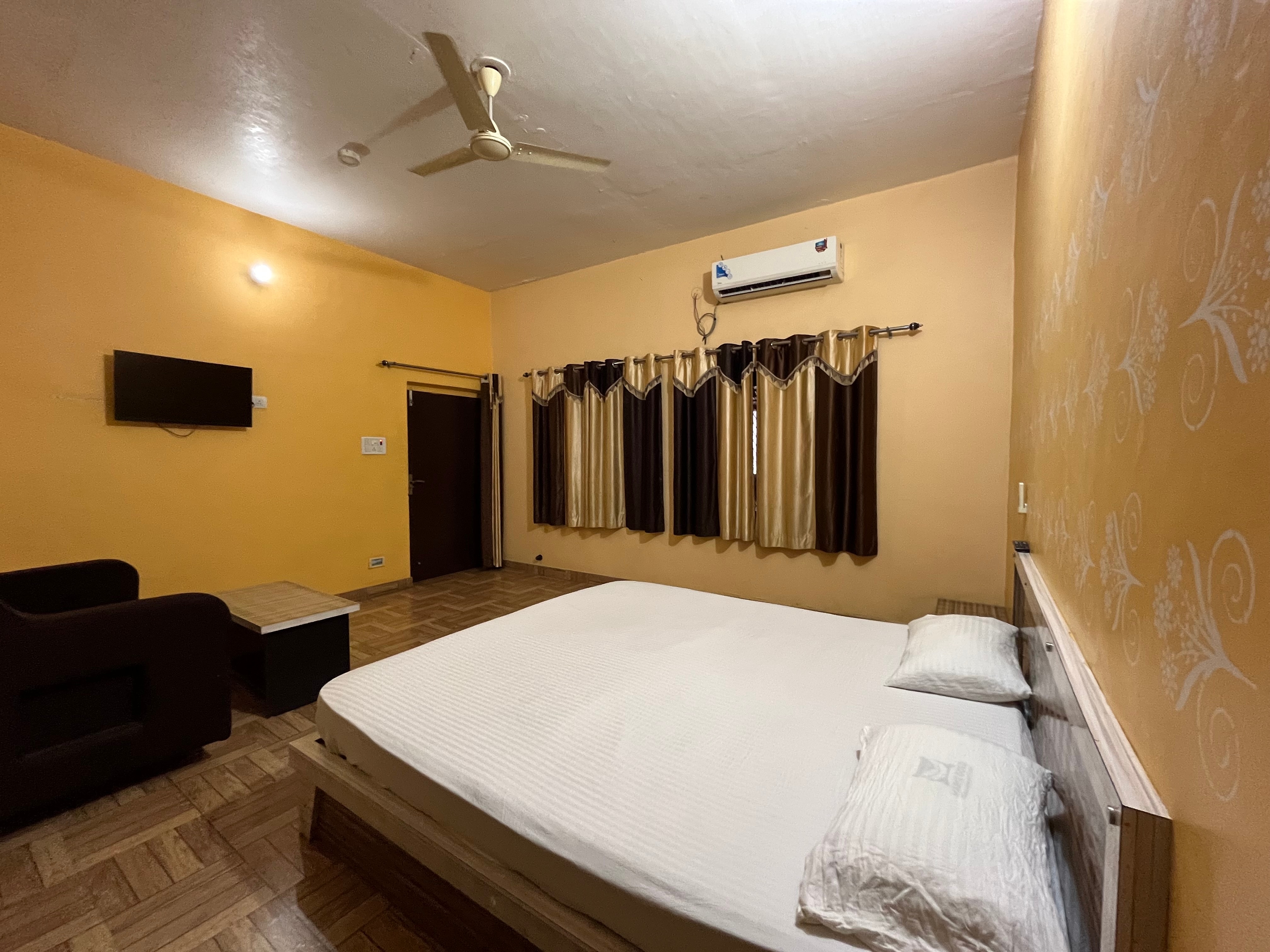 Riddhi siddhi vinayak hotel - Tap to explore photos