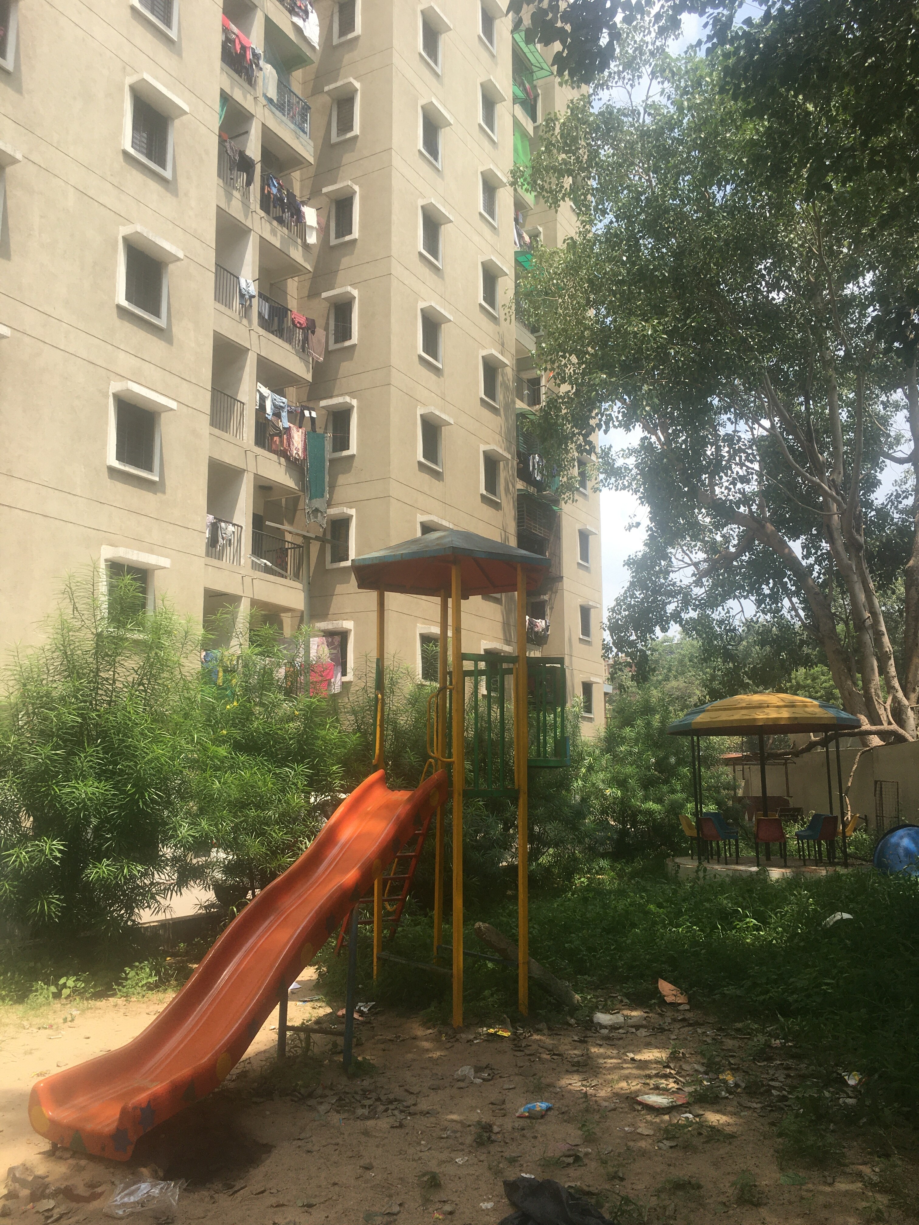 Lovely 3bed 1 Bhk flat at at Center of city - Tap to explore photos