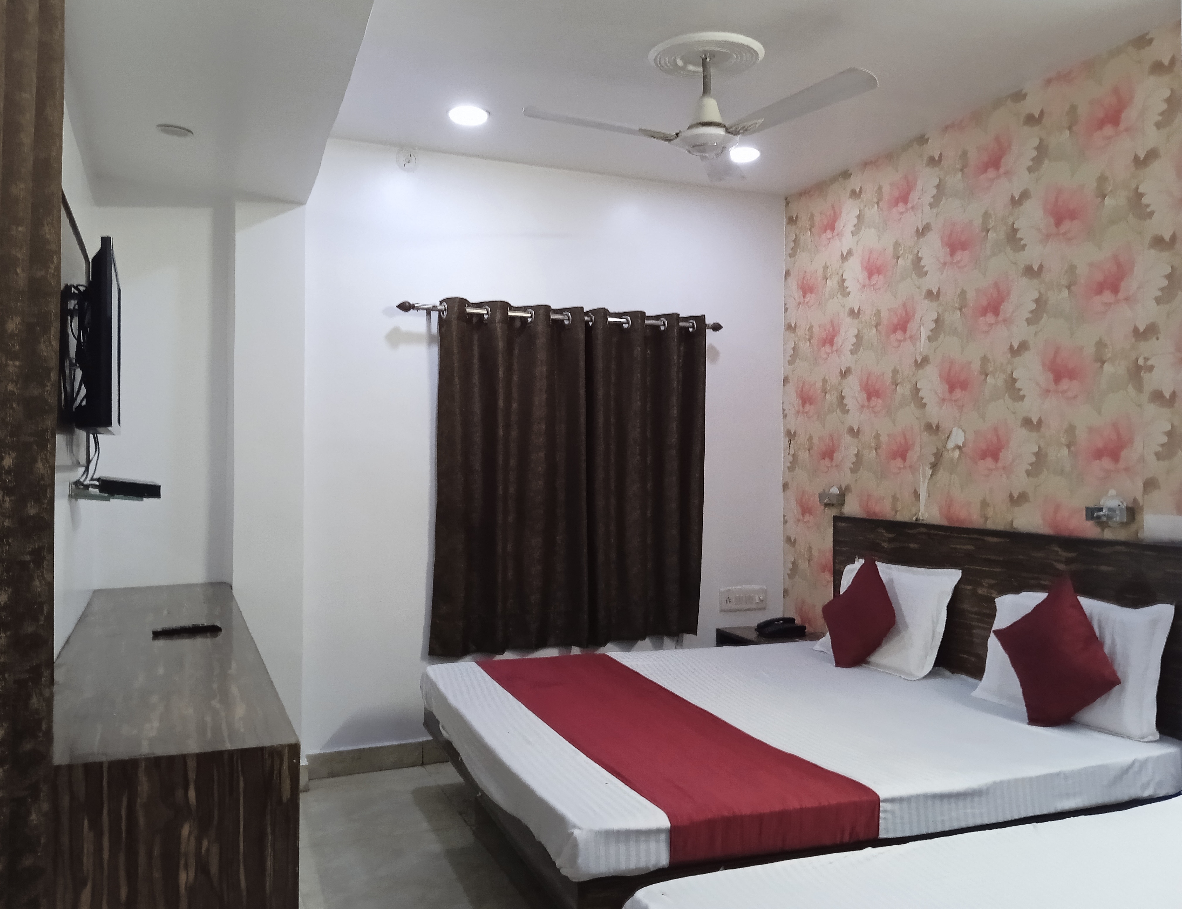 Hotel Kanha Inn - Tap to explore photos