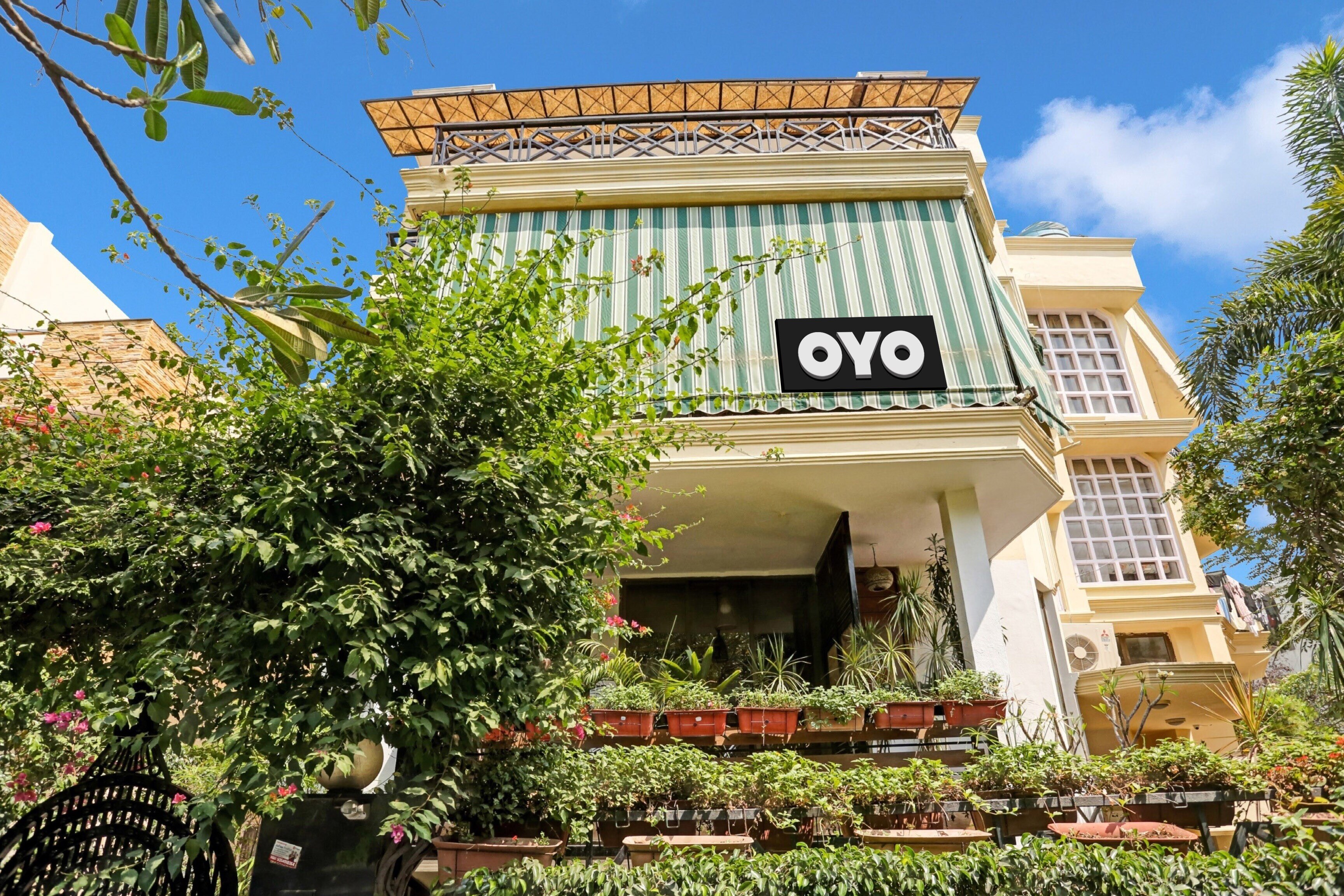Hotel O Corporate Residency Near Lotus Temple - Tap to explore photos