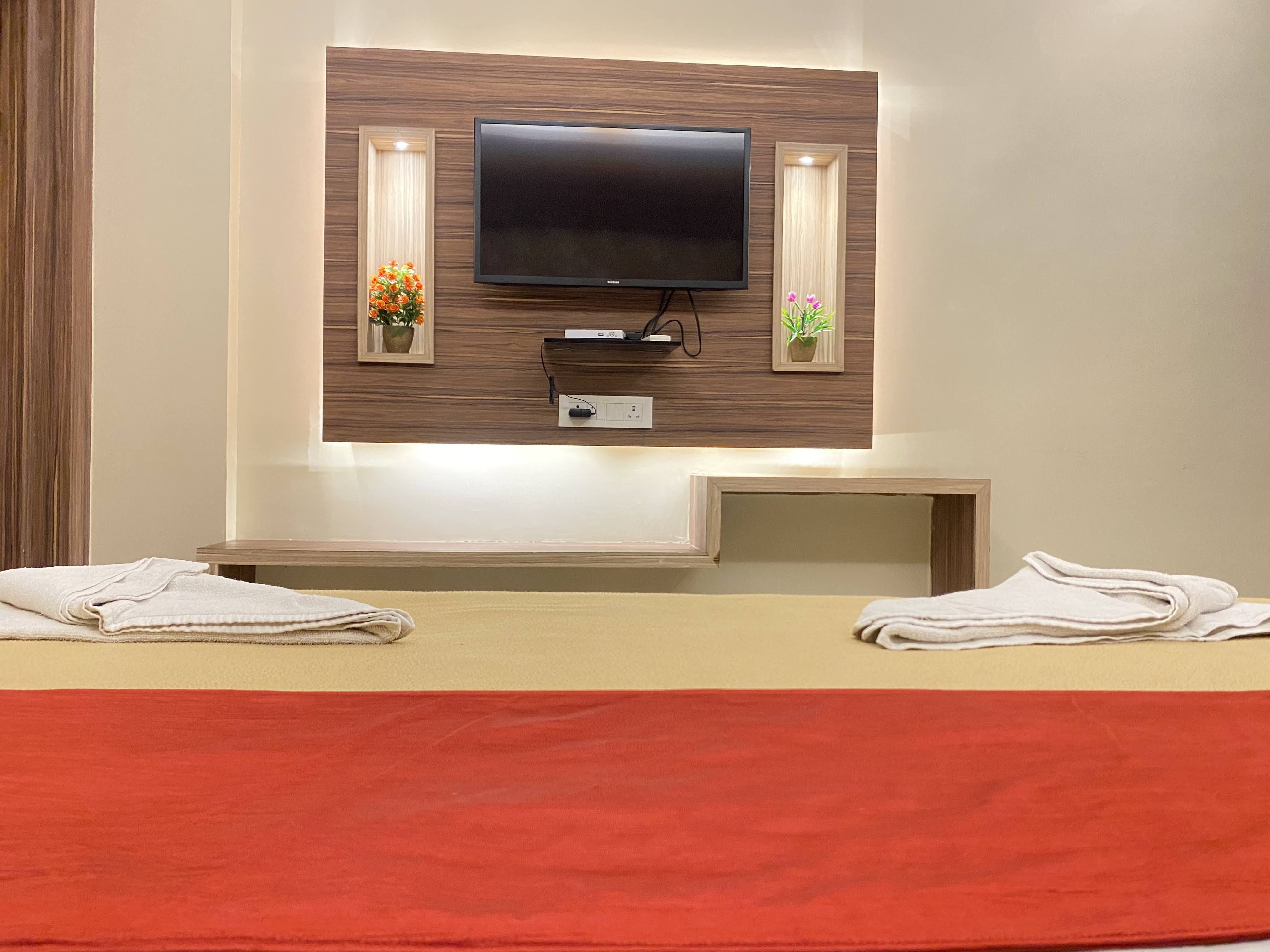 Hotel Guru Estate (Pure Veg , 3 mnts from Jagannath temple) - Tap to explore photos