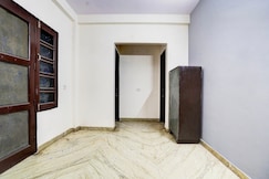 Hotel O Shubham Guest House, Gurgaon