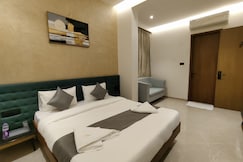 Hotel Raas Vrindavan, Dhule