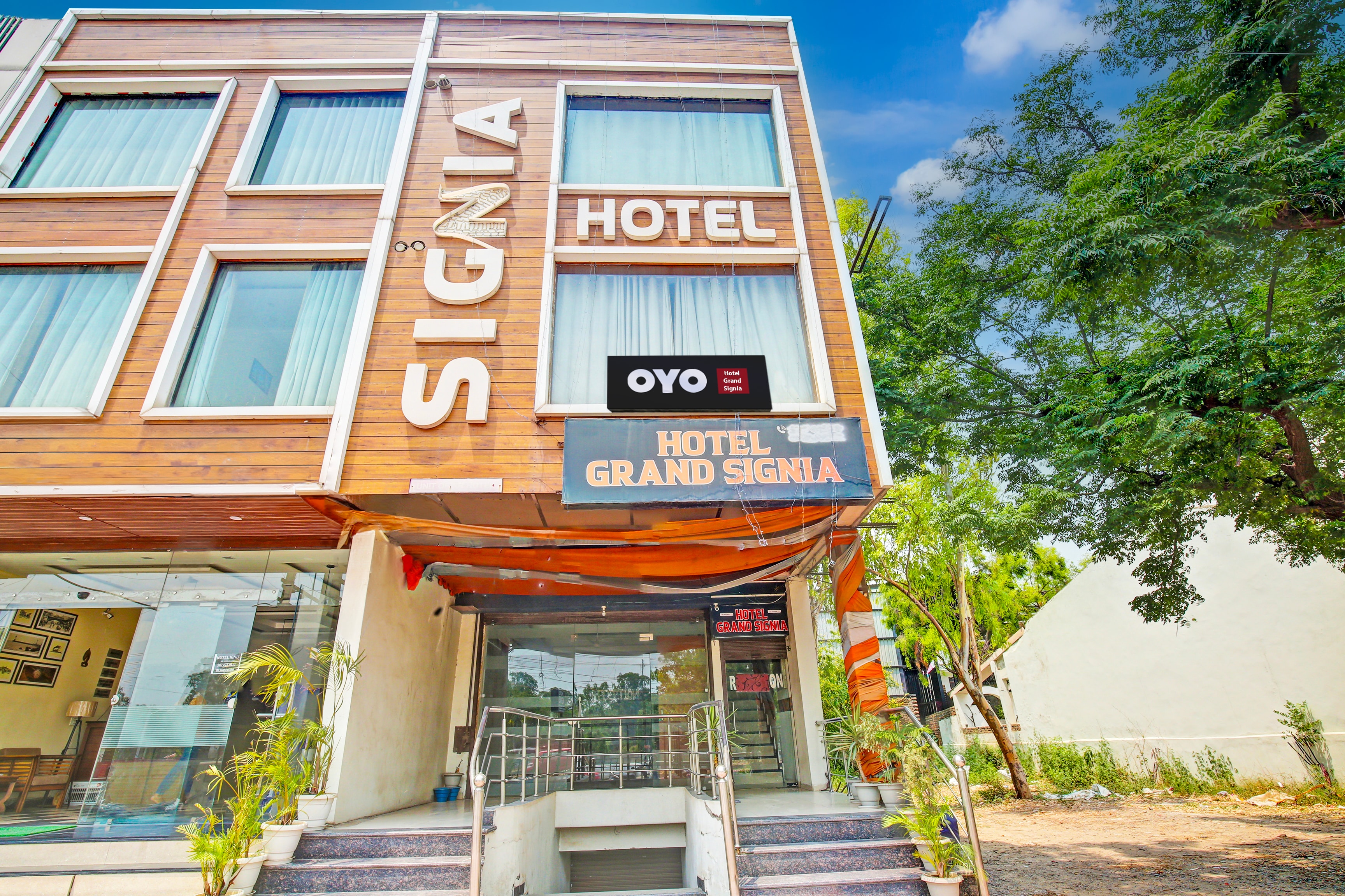 Hotel O Grand Signia - Tap to explore photos