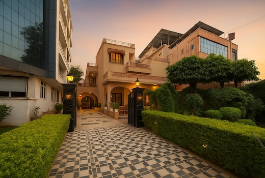 5BHK Luxe Bungalow with Classy Interiors and Cook Jaipur