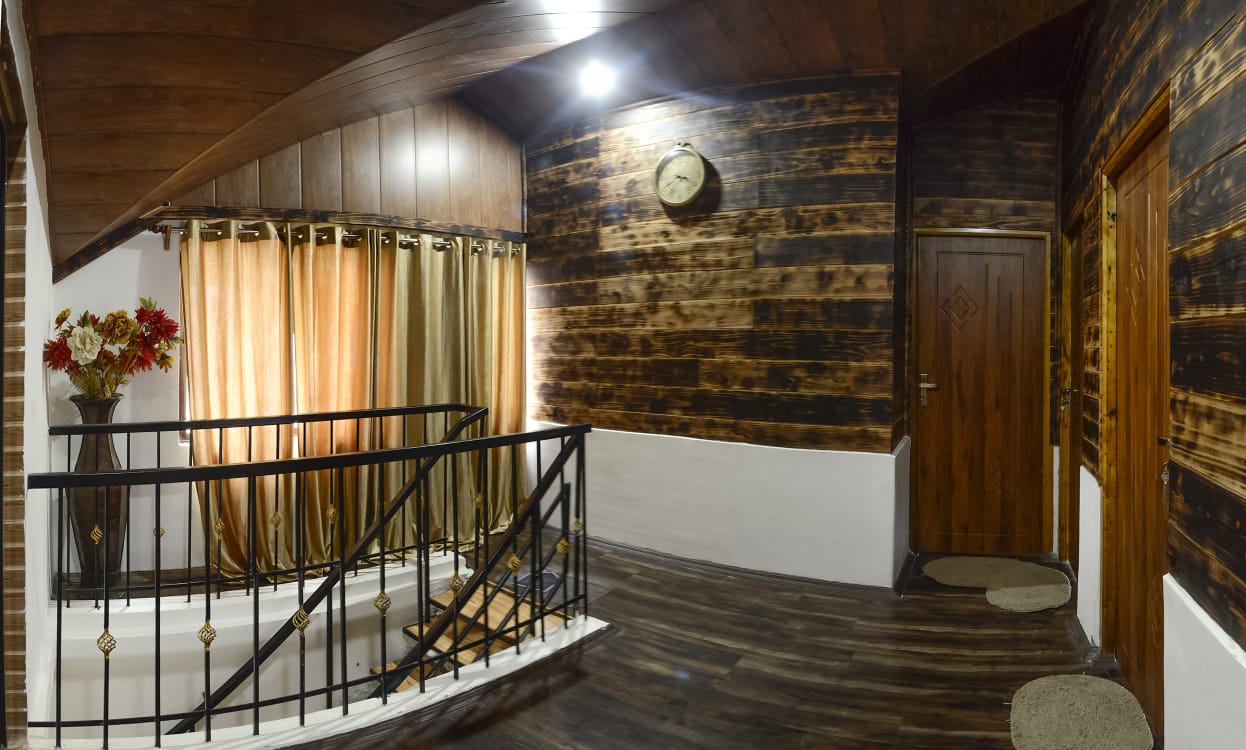 D Attic Homestay - Tap to explore photos