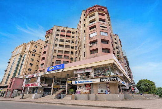 FabHotel Royal Midway