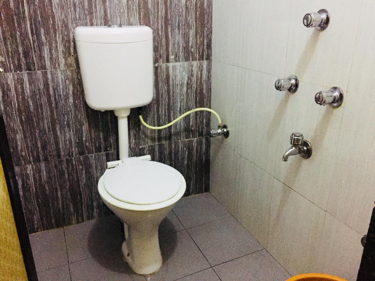 HOTEL JAYSHREE - Tap to explore photos