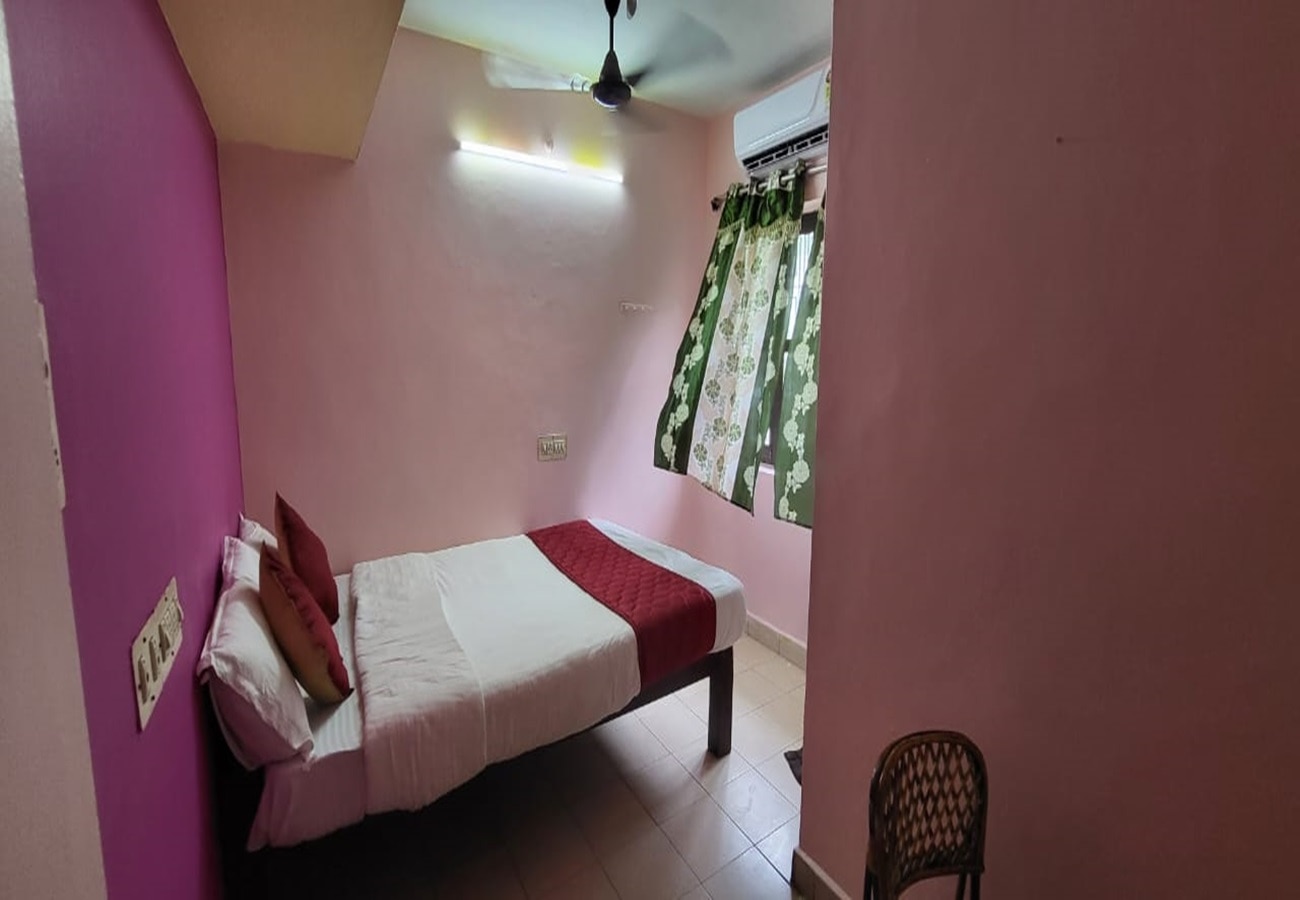 Sri Sekars Rooms - Tap to explore photos