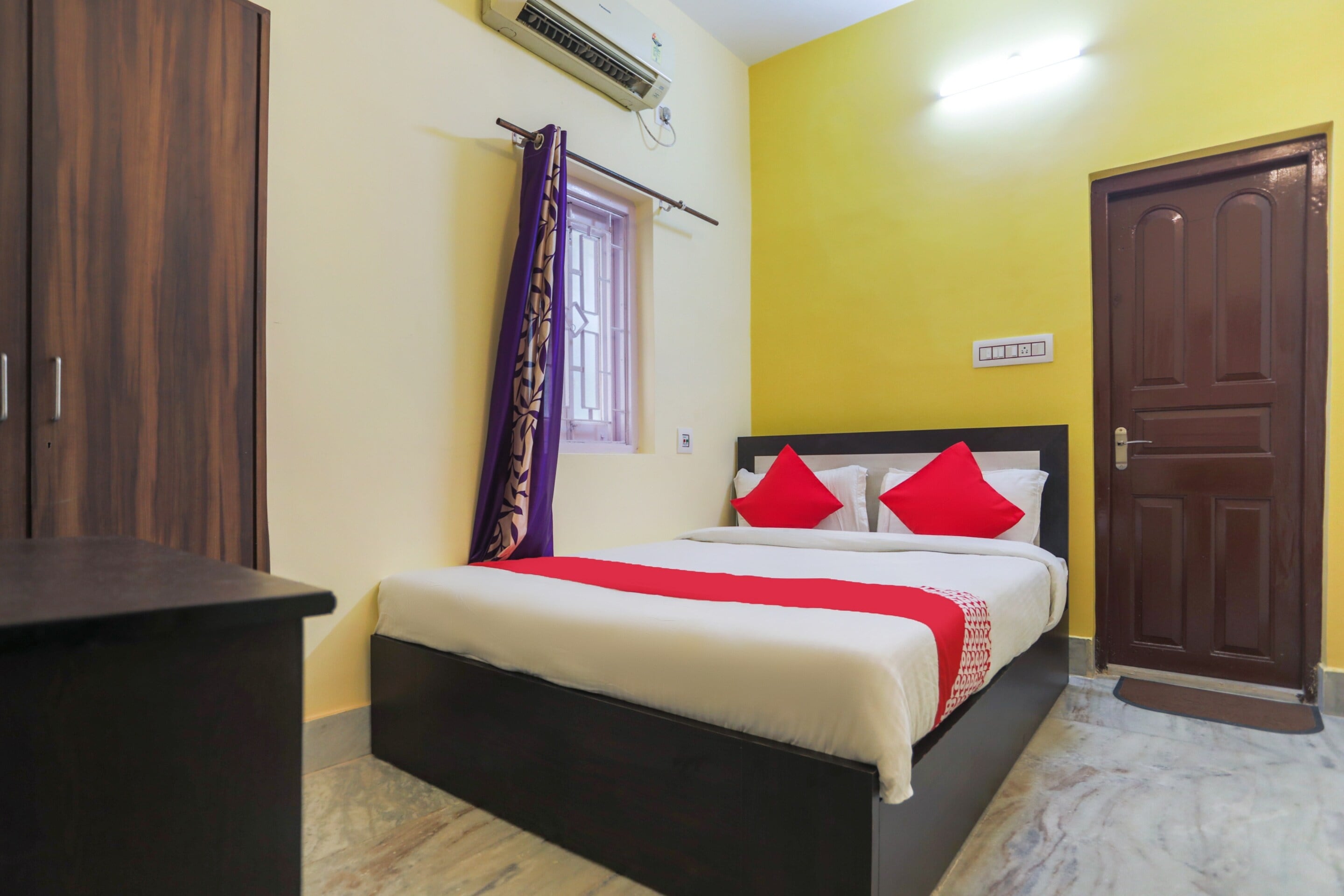 Super Hotel O Vicky Guest House - Tap to explore photos