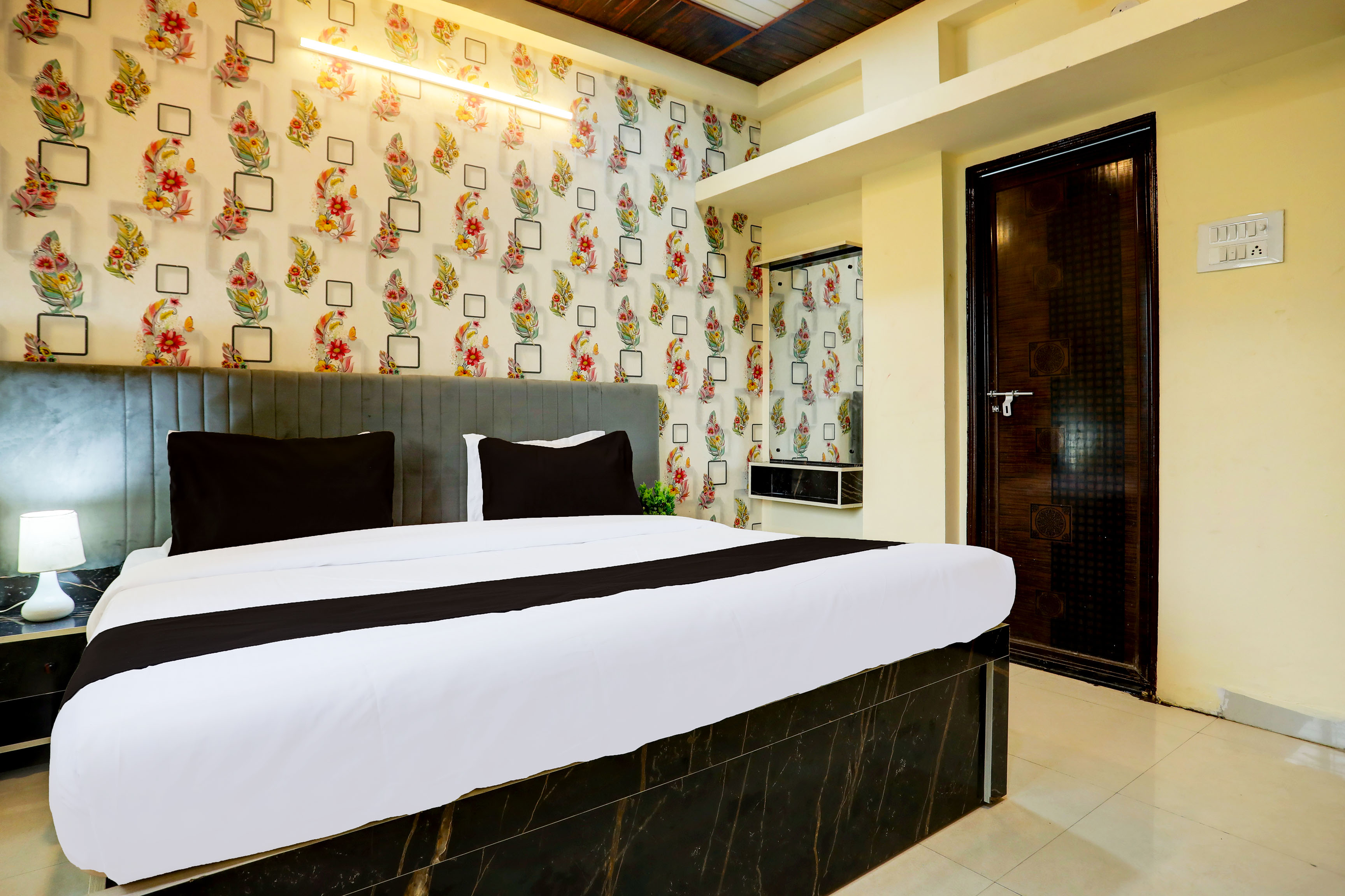 HOTEL O STANDARD STAY - Tap to explore photos