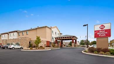 Best Western Plus Boardman Inn & Suites - Tap to explore photos