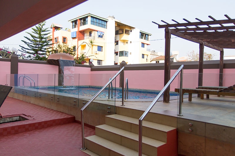 Westwood Villas | Pool & Wi-Fi - Tap to explore photos