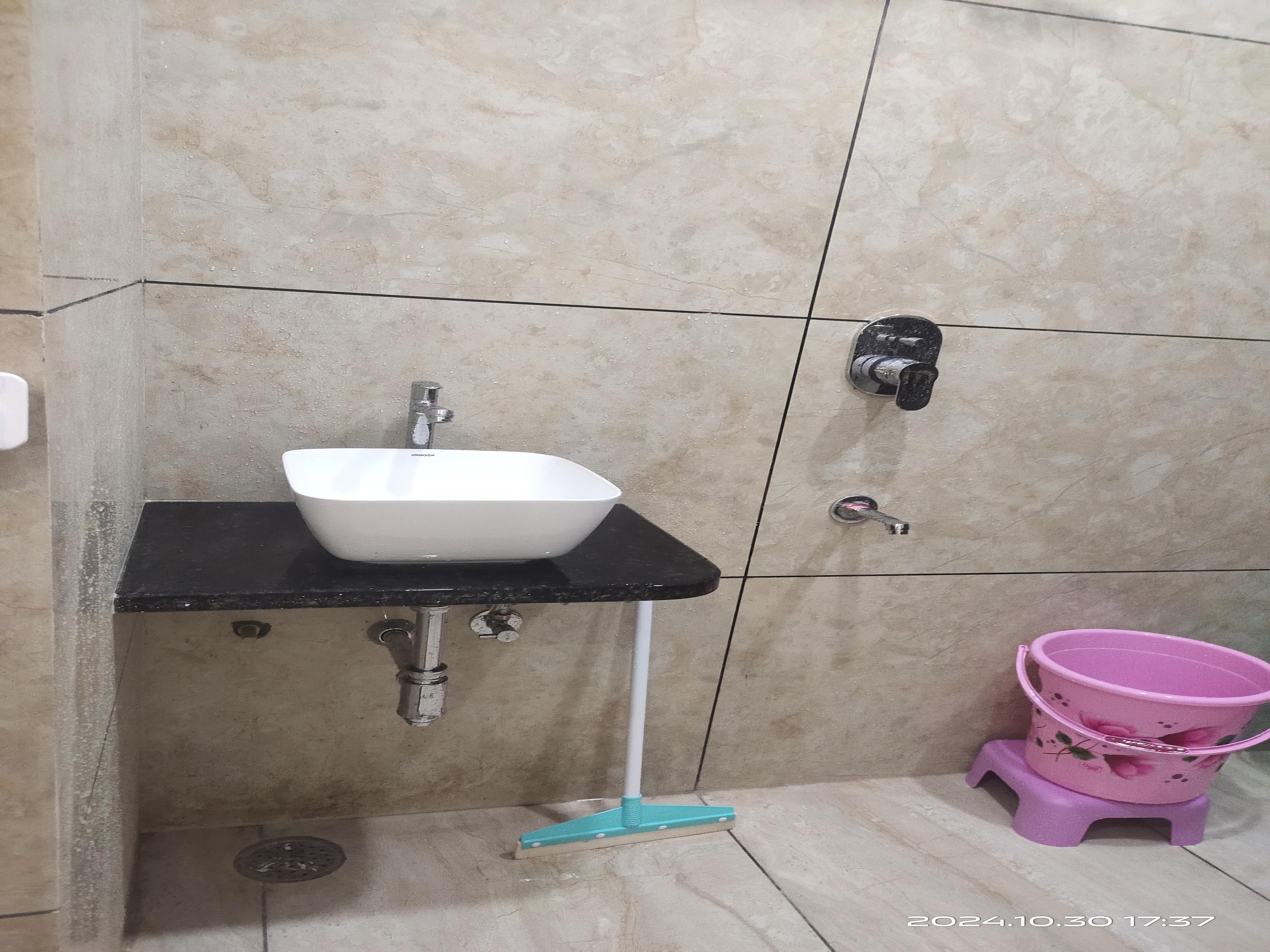 Nigam Guest House Ground floor 300m Ram mandir - Tap to explore photos