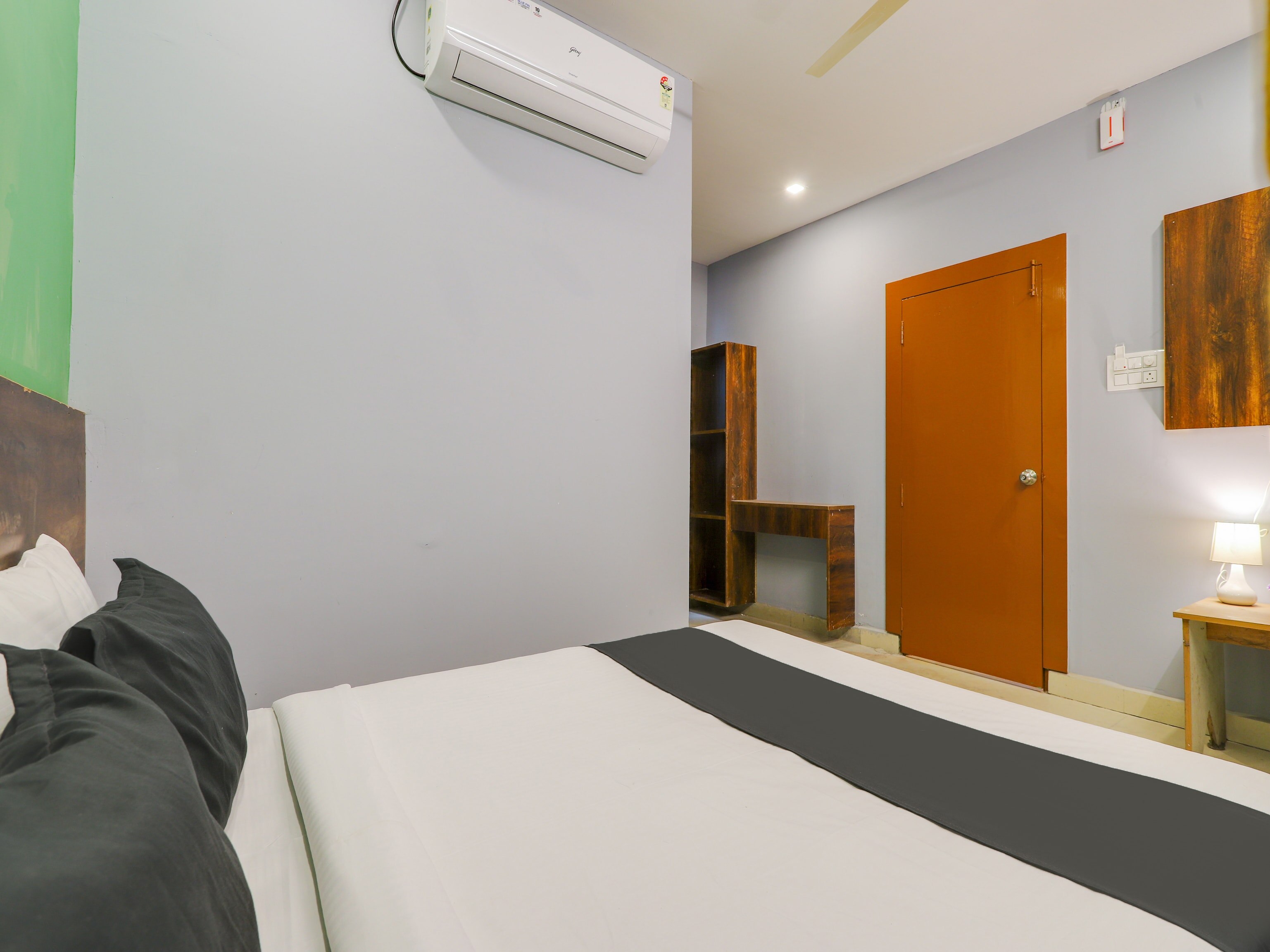 Hotel O Ragas - Tap to explore photos