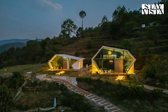 StayVista at Luna Nova W/ Outdoor Pool - Ranikhet, Bhikiasain