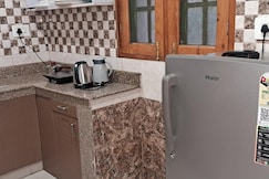 Sweet Home Apartments (New) just 6 km / dal lake, Srinagar
