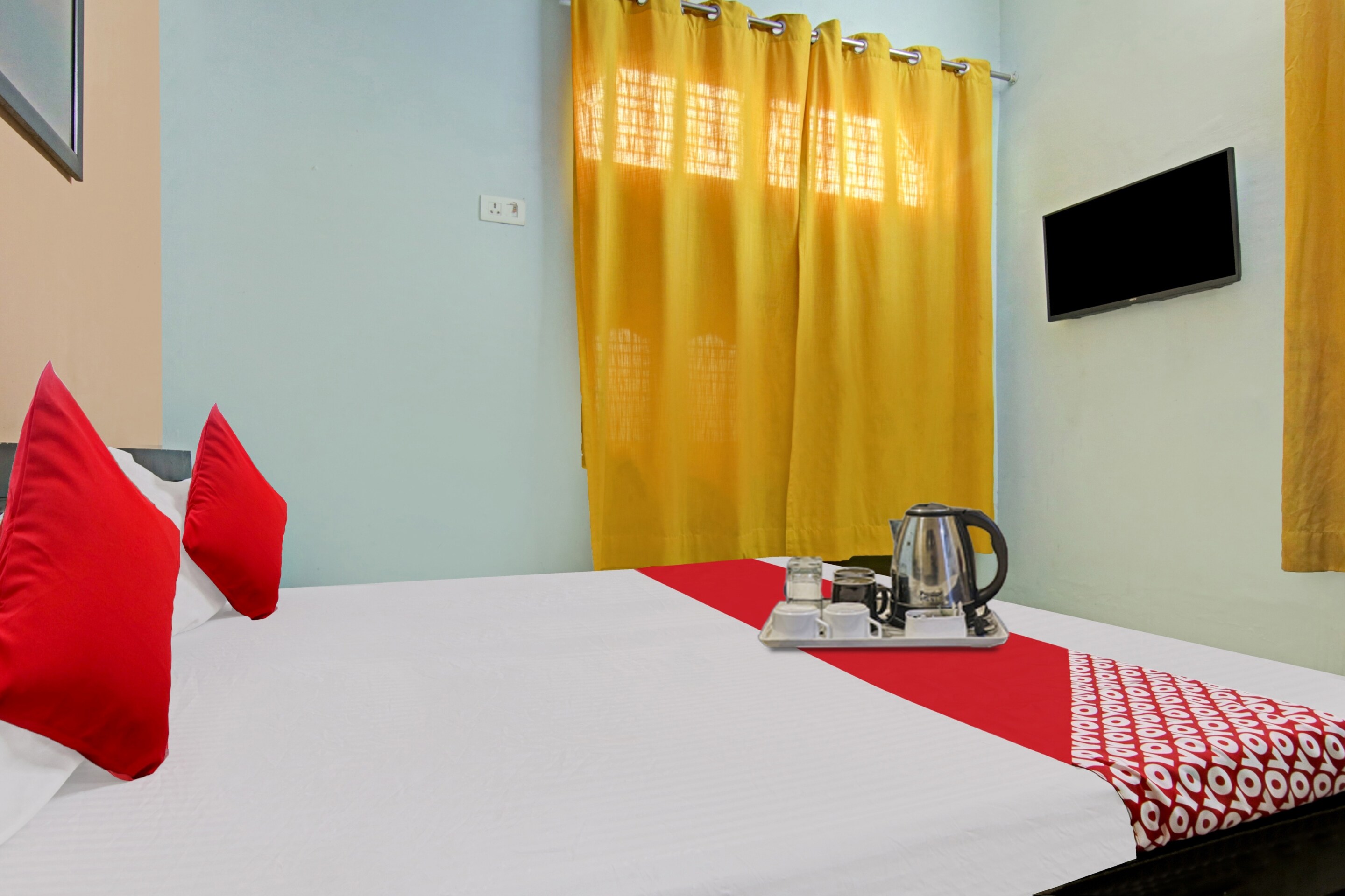 Flagship Hotel Decent Stay Near Pvr Vikaspuri Delhi - Tap to explore photos