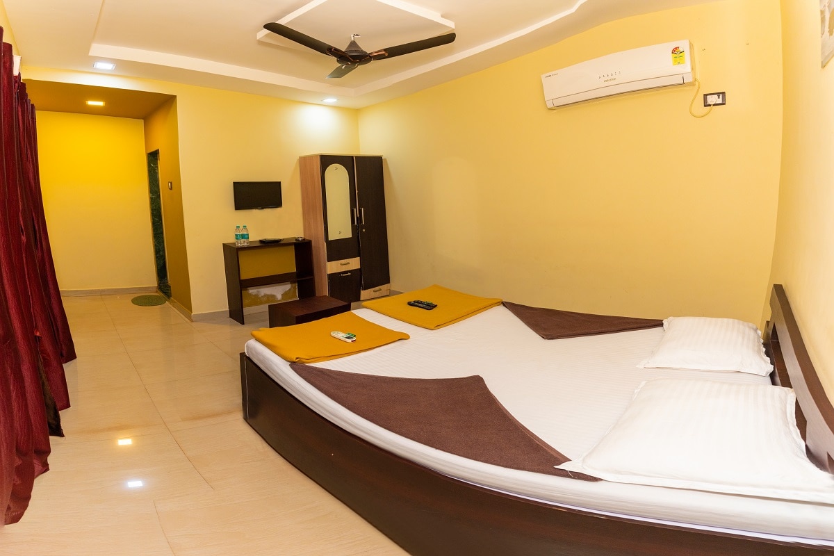 Semi Deluxe AC Room 1