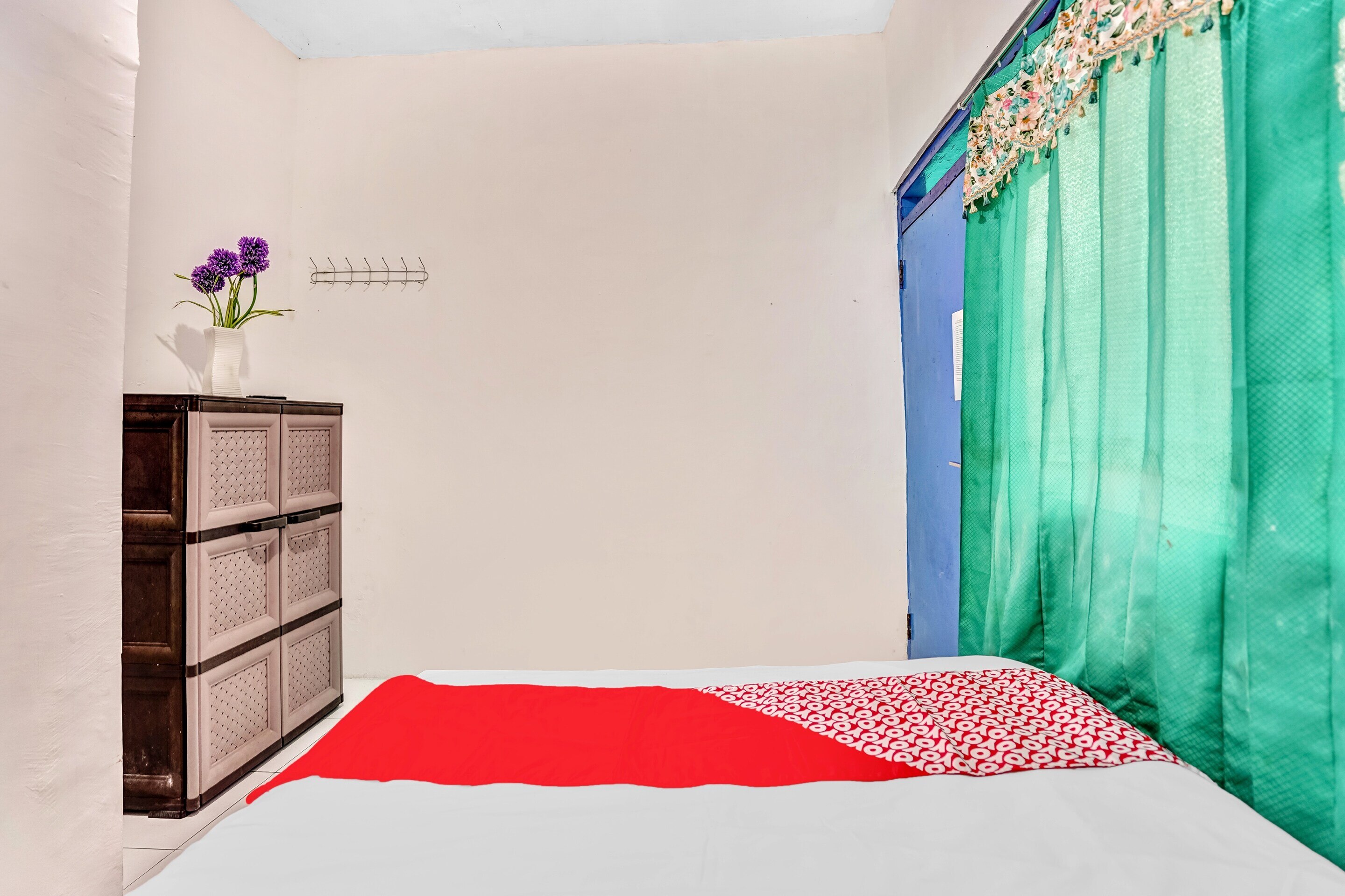 OYO 90523 Homestay Jenggolo - Tap to explore photos