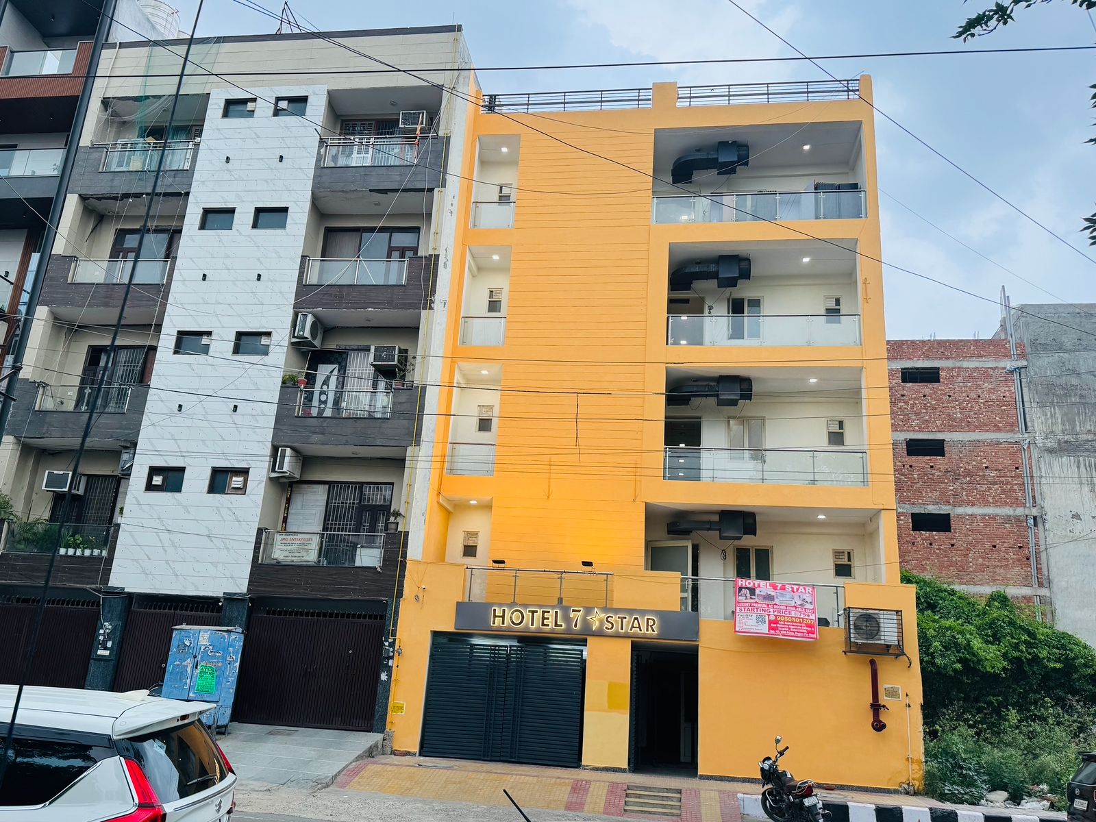 Hotel 7 Star Rohini Sector 20 - Tap to explore photos