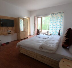 Deluxe Room with Mountain View