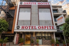 OSPITE HOTEL 2Min Walkin Distance from surat railway station, Surat