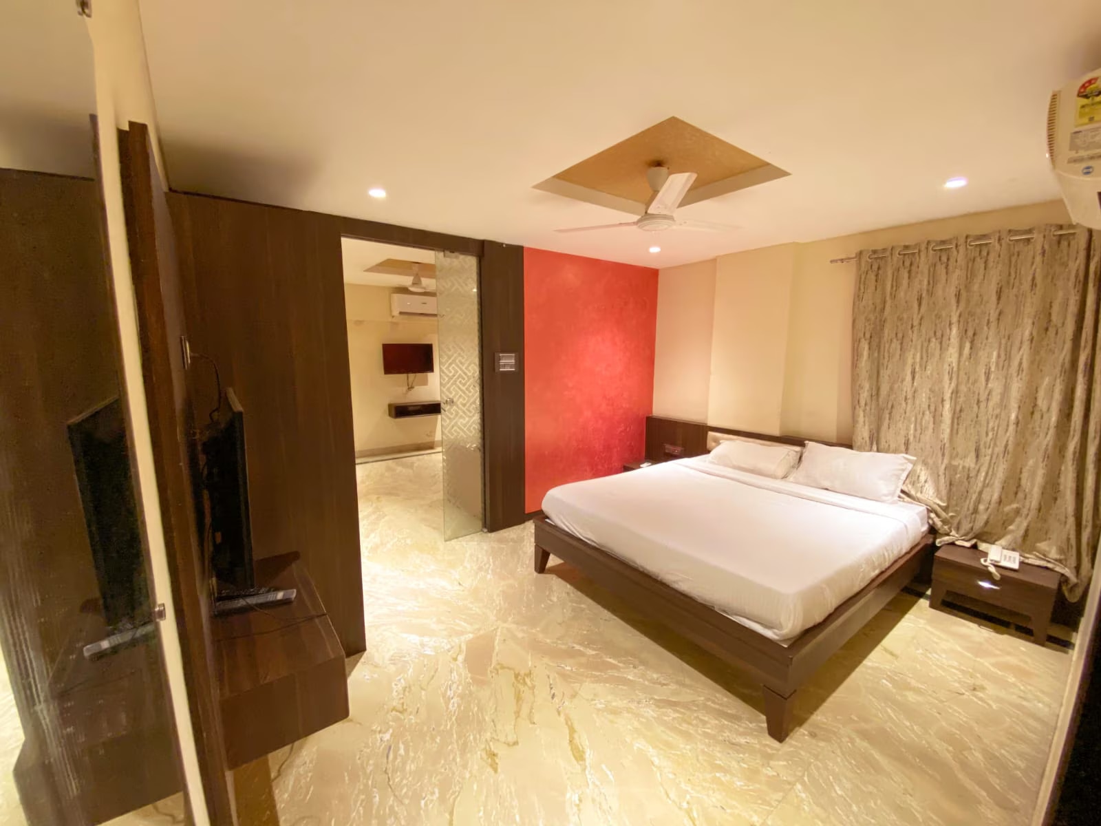 Hotel Shubham Inn Thane, 4 km from Thane Railway Station - Tap to explore photos