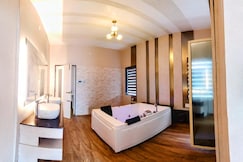 Jacuzzi Royal Grand, Ooty