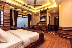 Amba Regency, Lachen