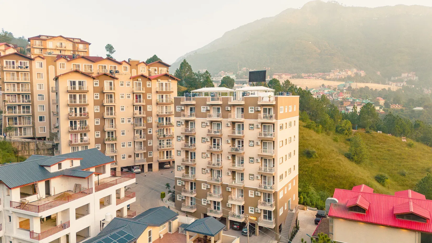 Montclair Ananta Elite Solan, Solan