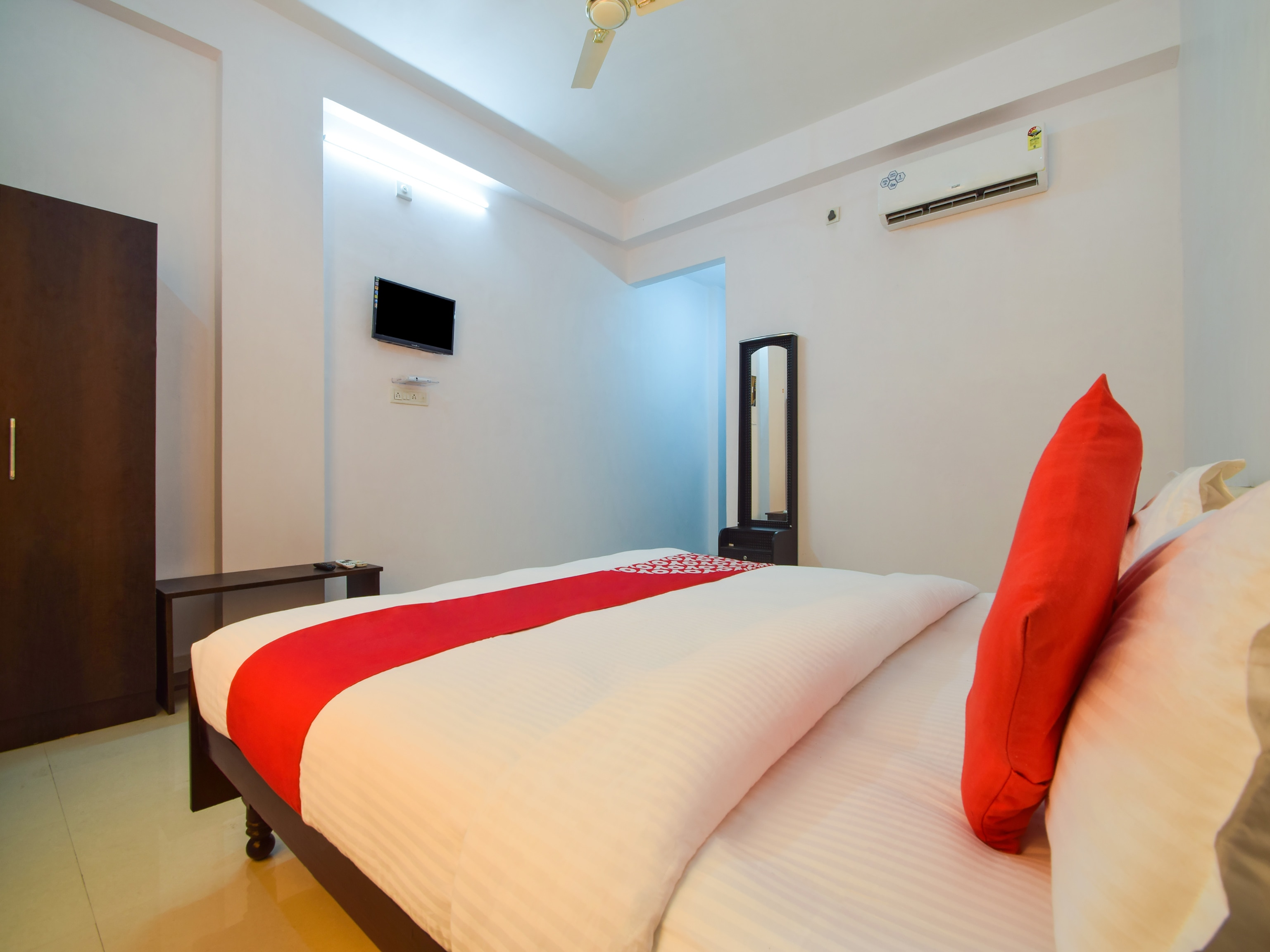 Hotel Badam Palace - Tap to explore photos