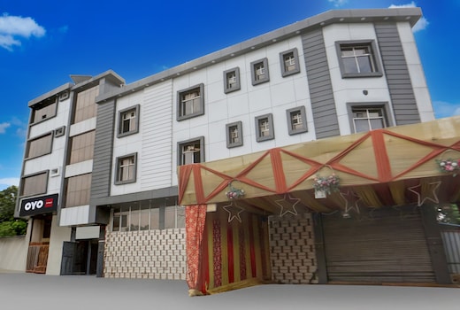 Hotel O A A Royal