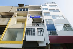 Fabhotel COSY Rooms (Near Embassies,DU South Campus), Delhi