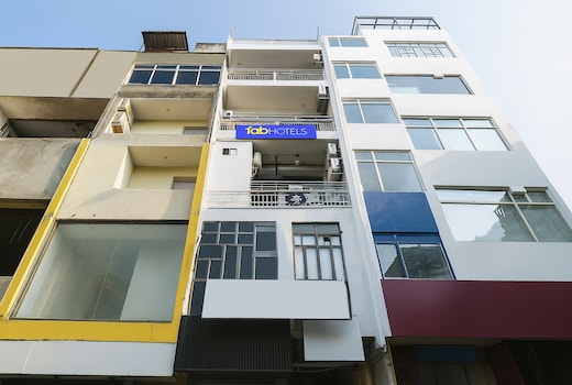 Fabhotel COSY Rooms (Near Embassies,DU South Campus)