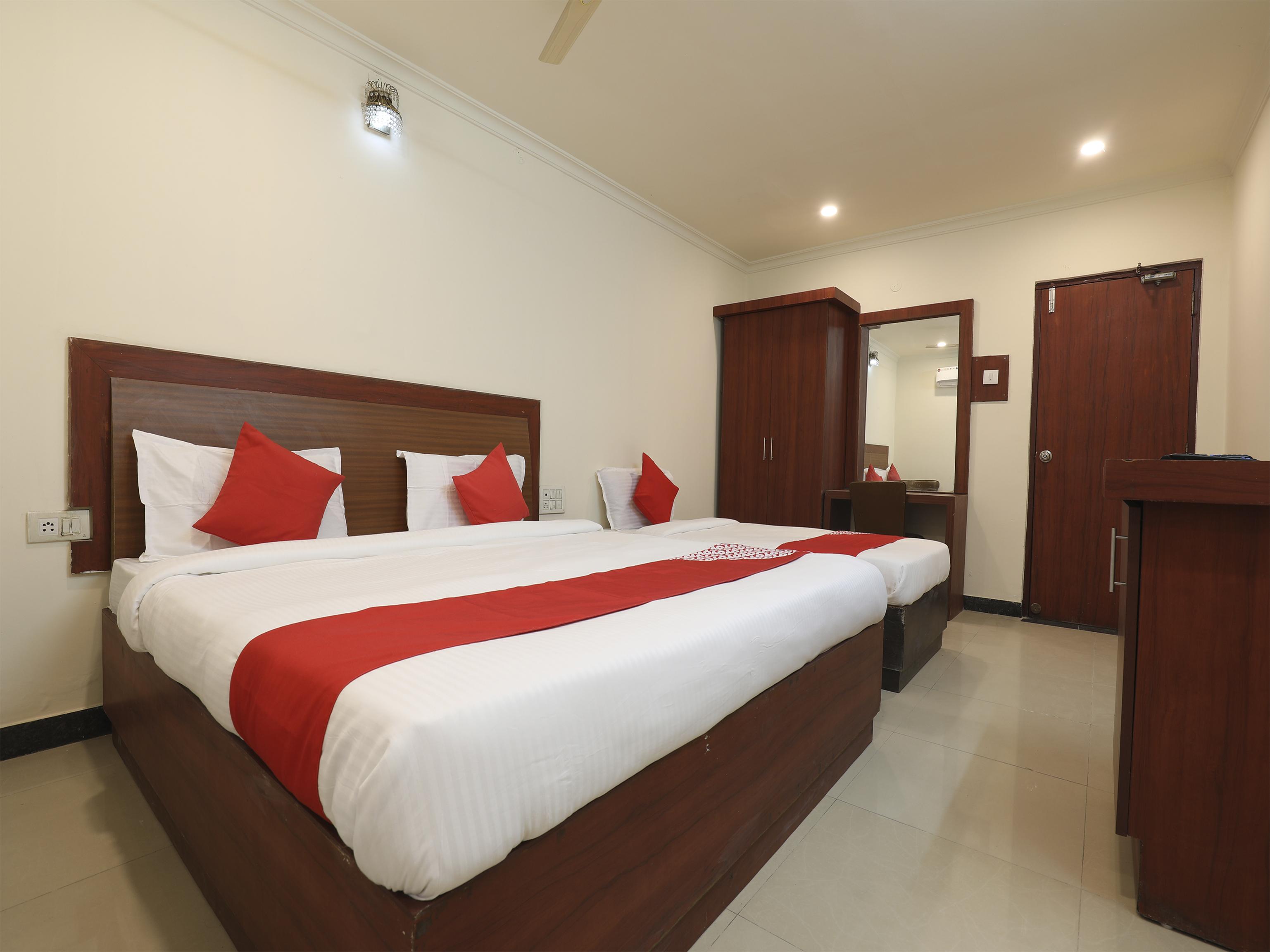 Hotel O 14726 Hotel Vaishnavi Park - Tap to explore photos