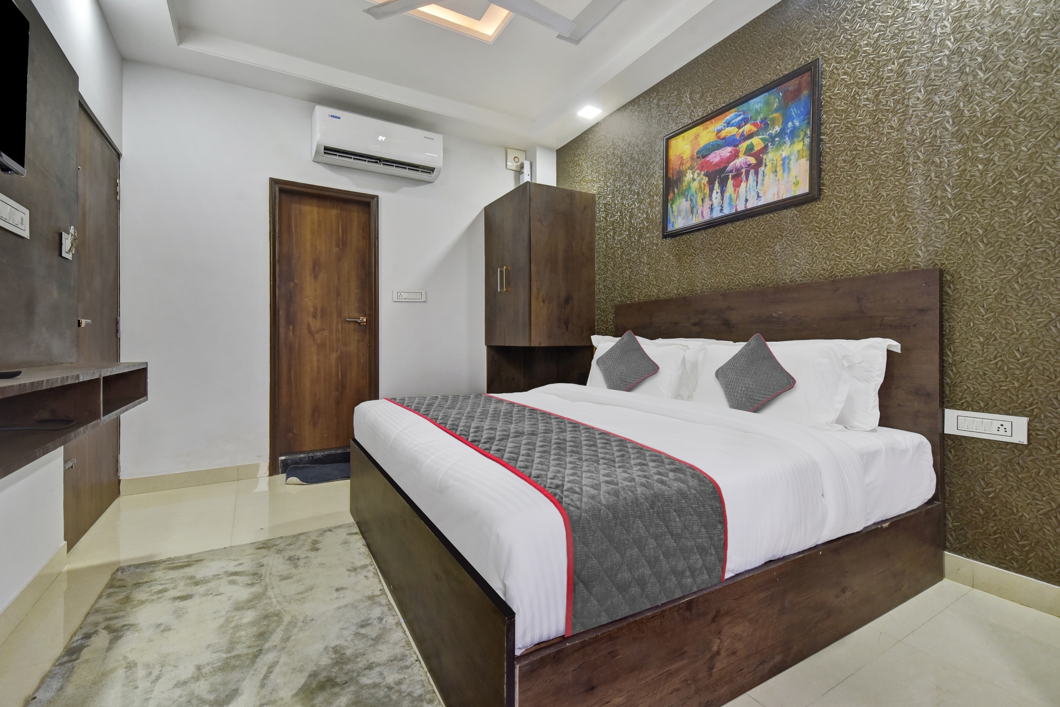 Hotel O RTO Office Jagatpura Formerly Priyaj - Tap to explore photos
