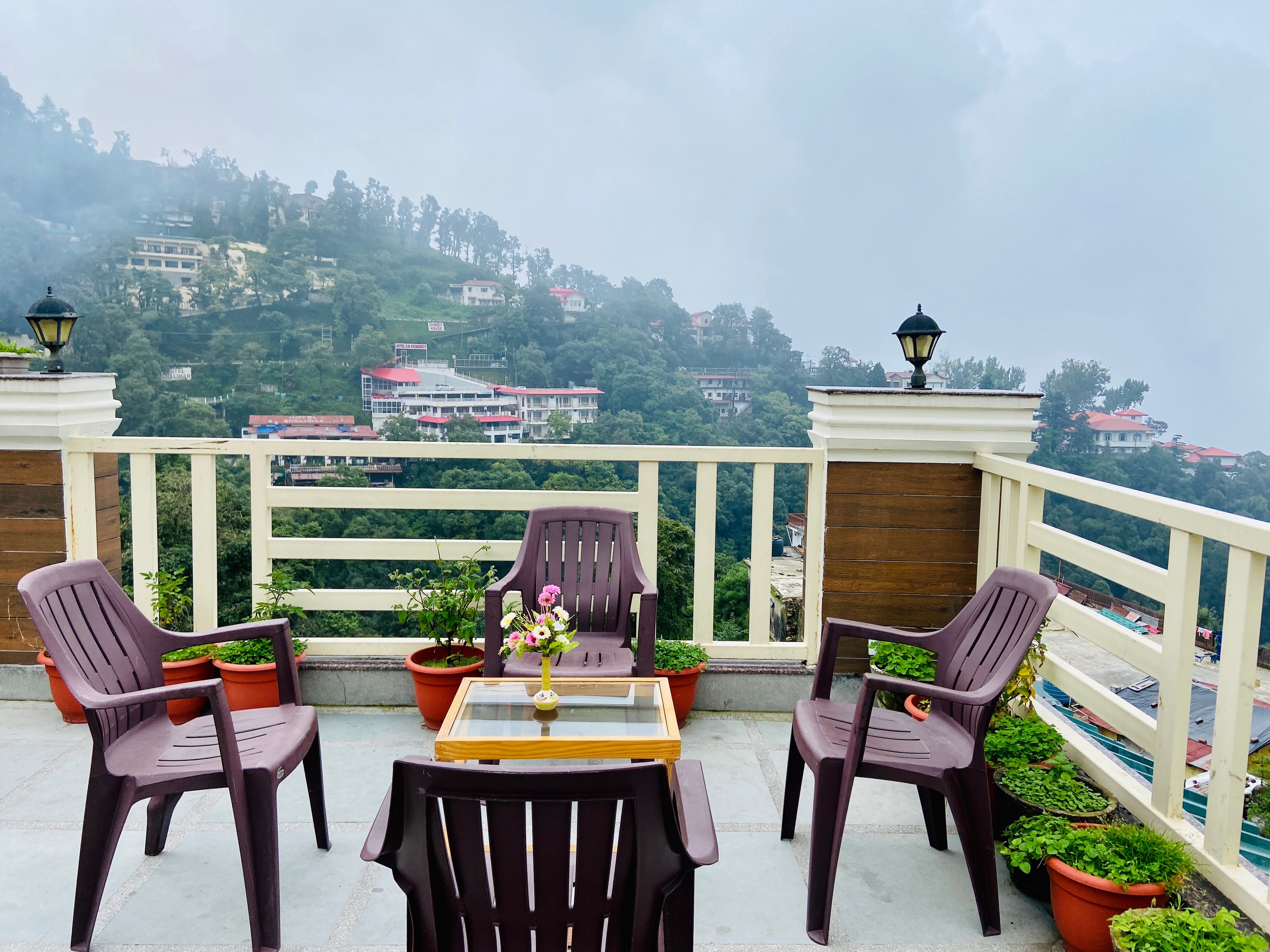 Hotel Queen Plaza 2 mins walk to Mall Road - Tap to explore photos