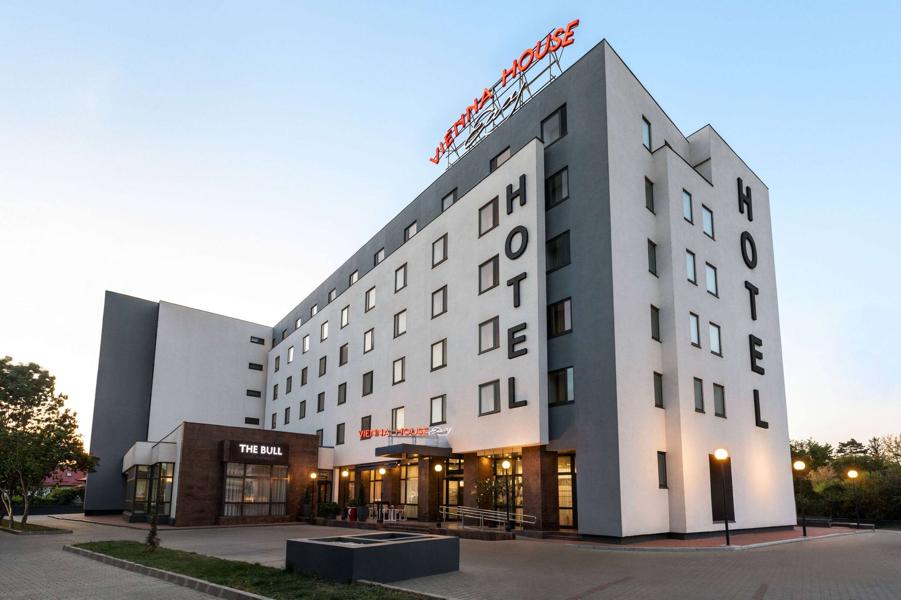 Vienna House Easy by Wyndham Bucharest Airport - Tap to explore photos