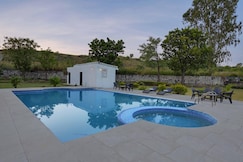 Bonjour Paradise Resort, Udaipur