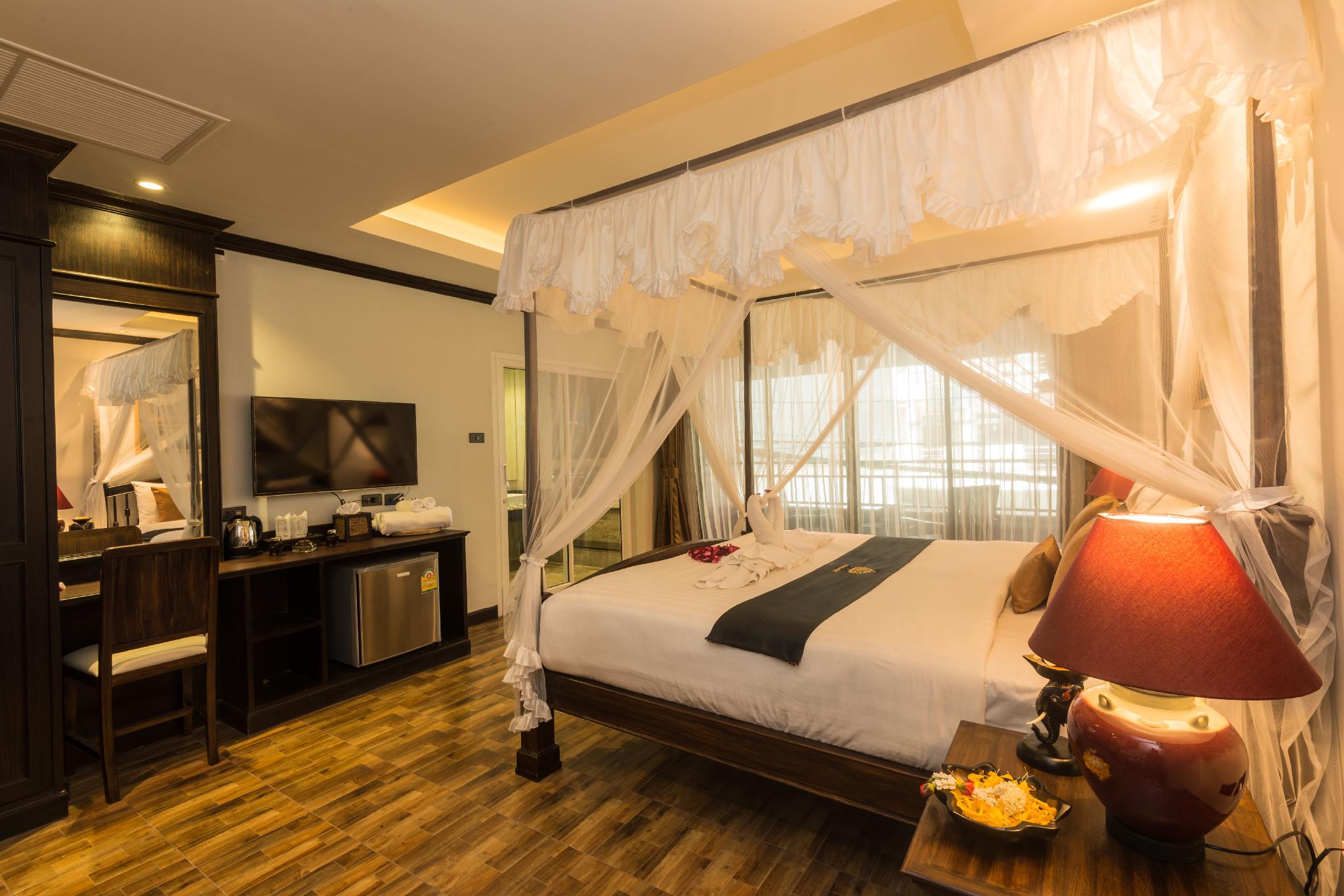 Tanawan Phuket Hotel - Tap to explore photos
