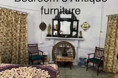 Moon Wind Private Room in 150 Years Old Bungalow, Mussoorie