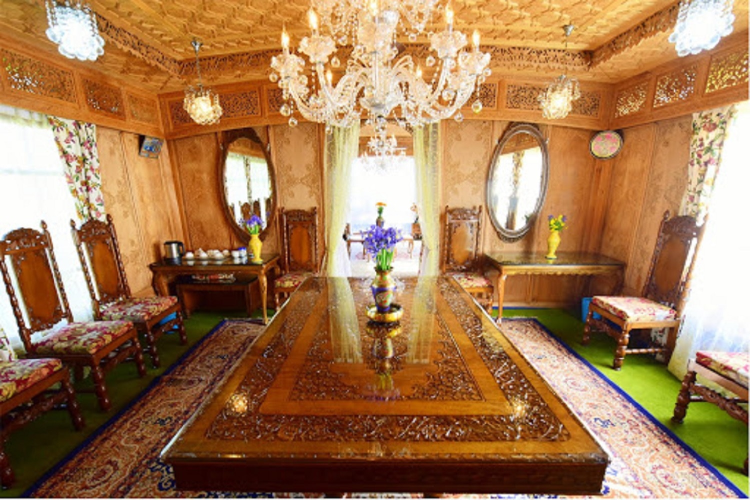 Royal Group of Deluxe Houseboats - Tap to explore photos