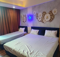 Luxury triple bed room