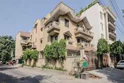 Artistic Posh Delhi House, Delhi