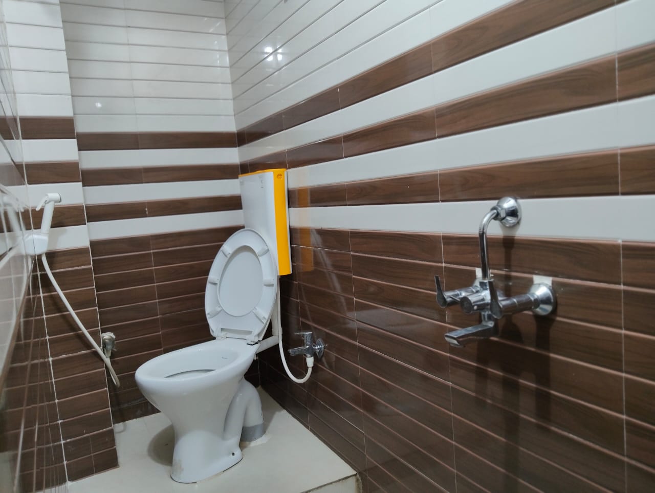 Mahavir Guest House - Tap to explore photos