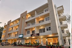 Luxury room in Kaichidham at Nainital, Bhowali