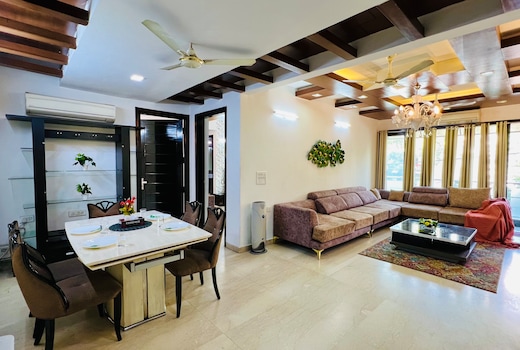 BluO 3BHK Green Park Private Garden Balcony Lift