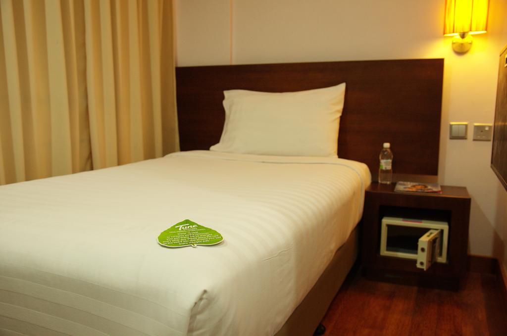 Tune Hotel Waterfront Kuching Kuching Get Flat Inr 233 Off - 