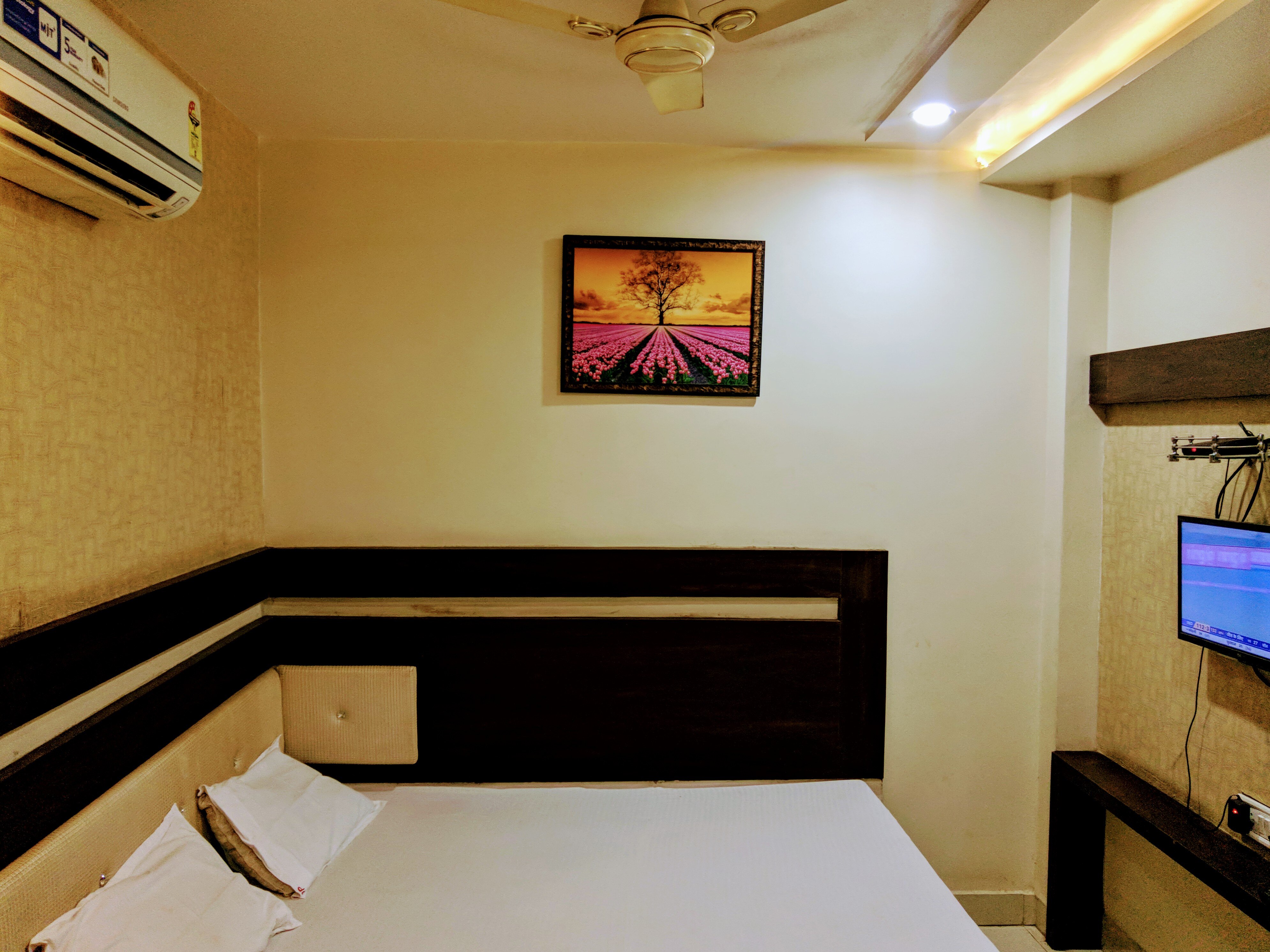 HOTEL MAKHIJA PALACE - Tap to explore photos